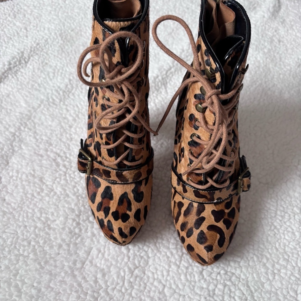 Steve Madden Cow Fur Leopard Print platform Heeled Boots size 7 - Picture 5 of 9